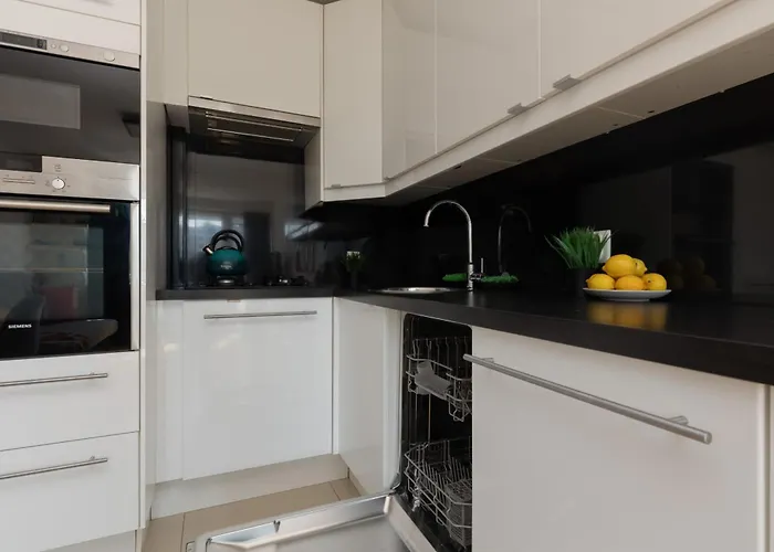 Sunny City Centre Apartment By Noclegi Renters