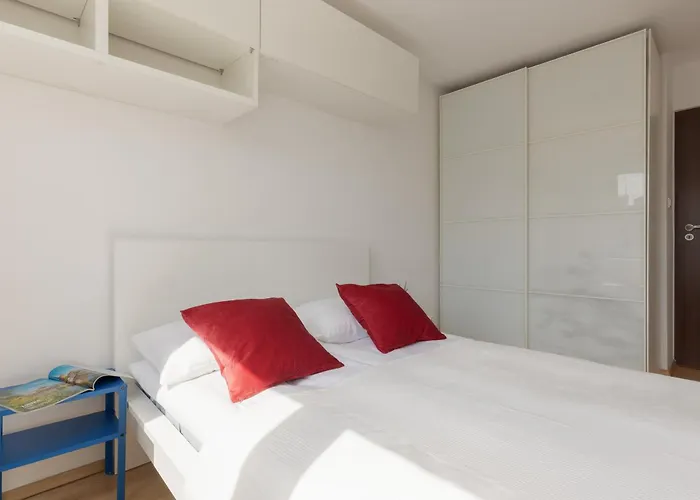 Sunny City Centre Apartment By Noclegi Renters